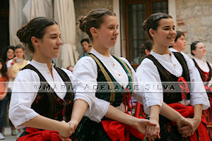 Split - dança folclórica - folk dance
