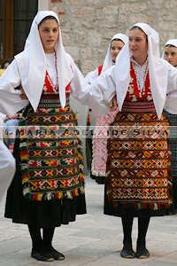 Split - dança folclórica - folk dance